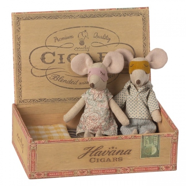 Maileg Mum & Dad Mice In Cigar Box